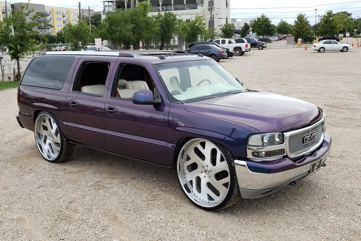 Chevrolet Suburban on Forgiato Indierto B wheels