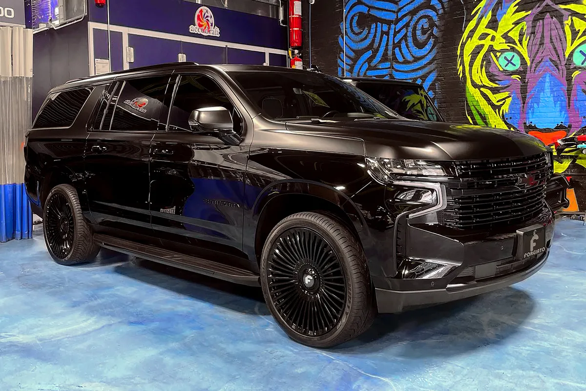 Chevrolet Suburban on Forgiato Trimestre-M wheels