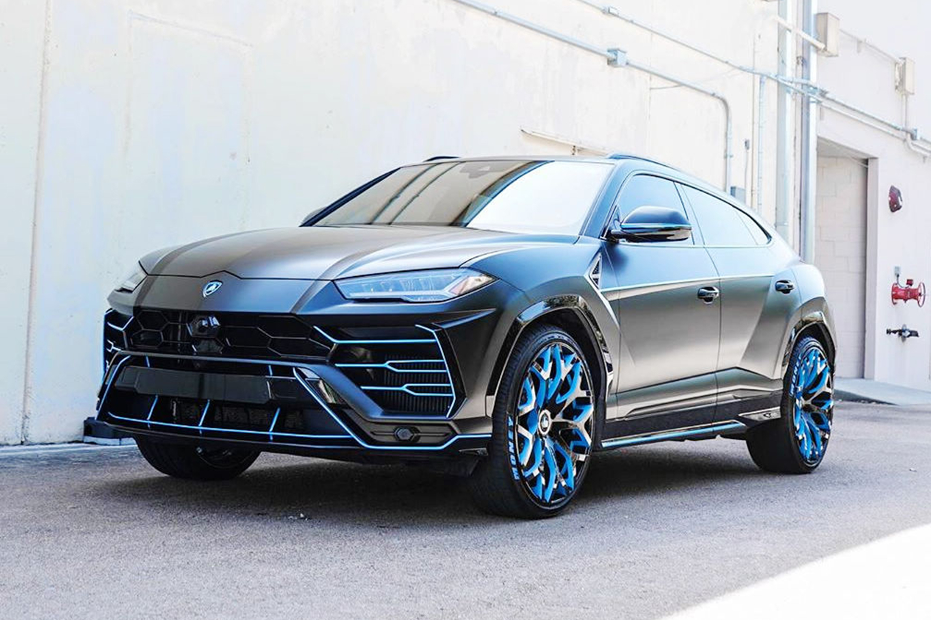 Urus on Drea-ECL