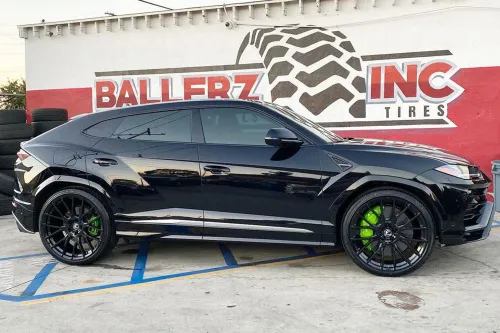Lamborghini Urus on Forgiato Flow 001 wheels