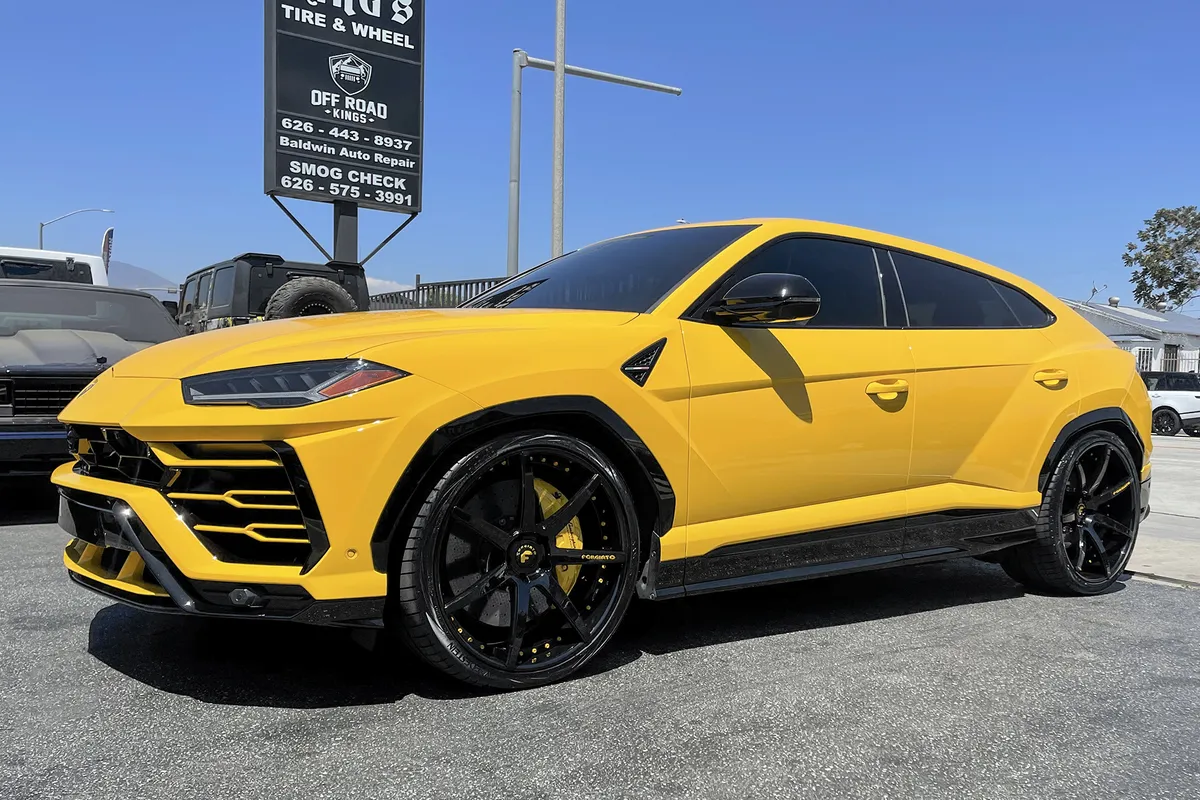 Lamborghini Urus on Forgiato S215 wheels