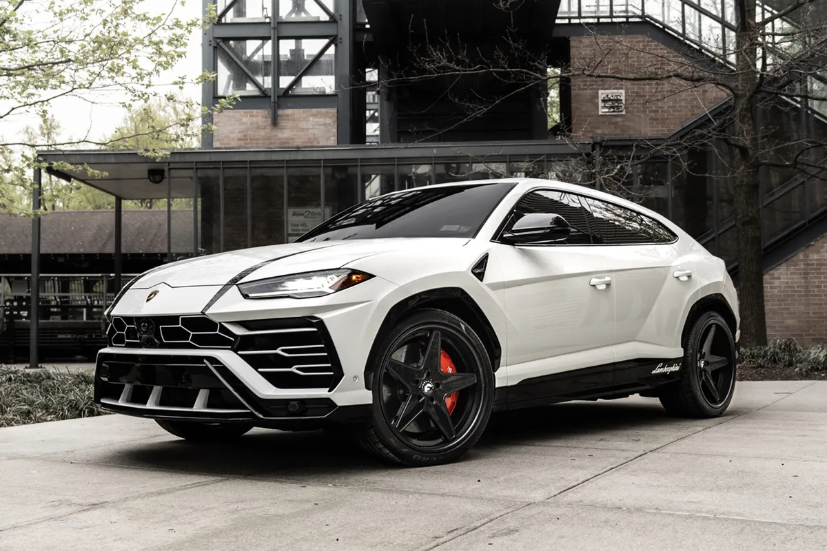 Lamborghini Urus on Forgiato Tec 3.2 wheels