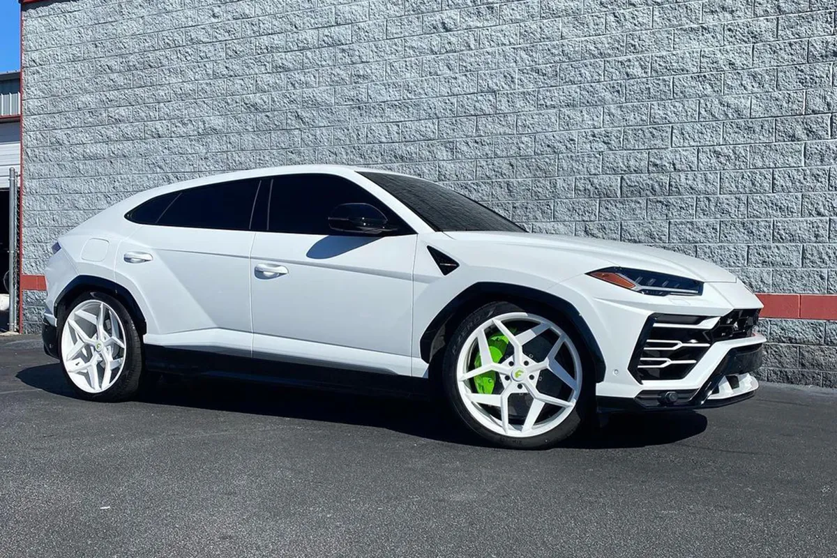 Lamborghini Urus on Forgiato Tec Mono 1.15 wheels