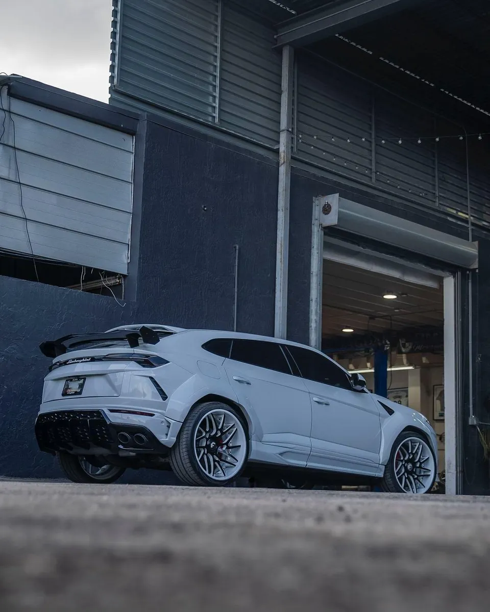 Lamborghini Urus on Forgiato Twisted Maglia wheels