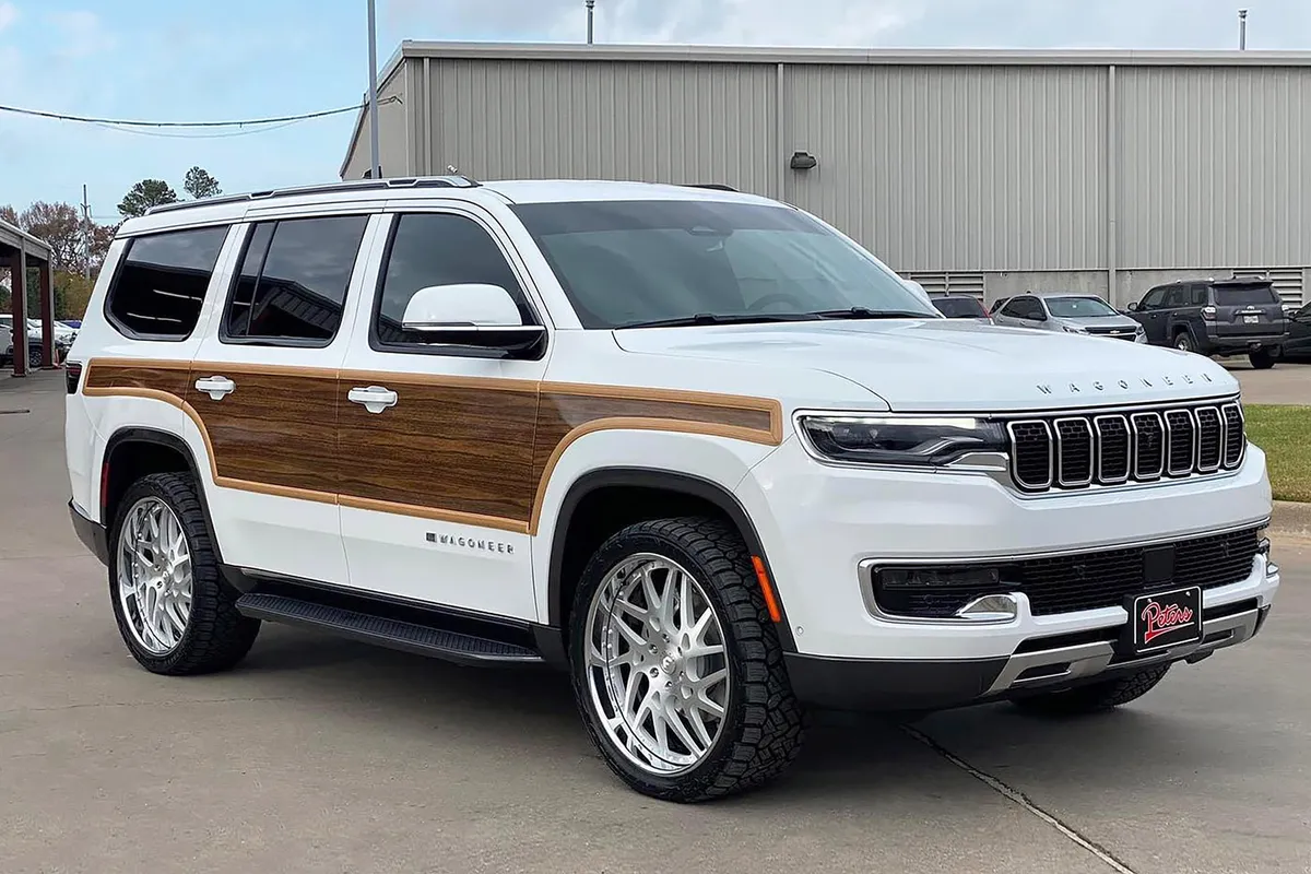 Jeep Wagoneer on Forgiato Twisted Maglia Ff wheels