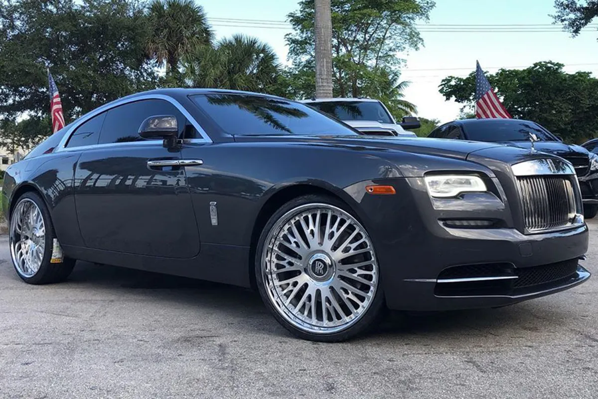 Rolls-Royce Wraith on Forgiato Cravatta wheels