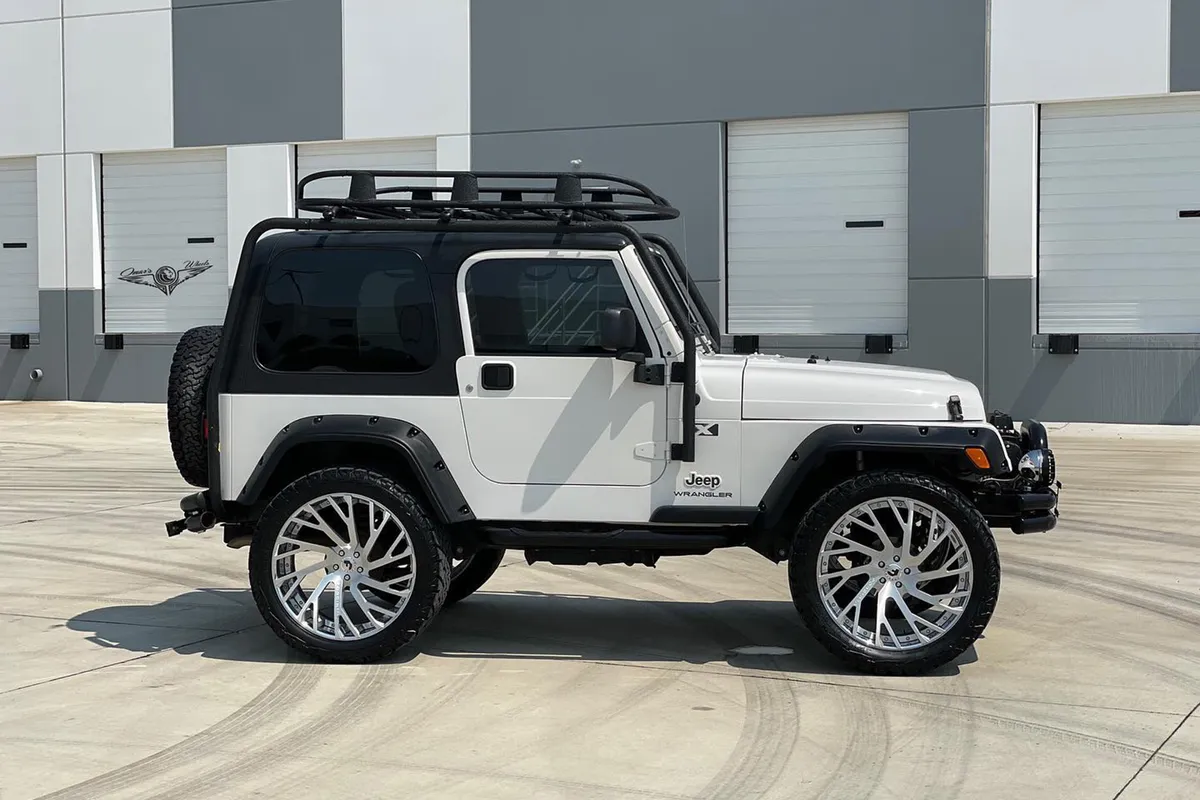 Jeep Wrangler on Forgiato Sincro-ECL wheels