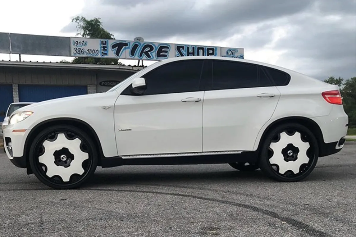 BMW X6 on Forgiato Series-Fiore wheels