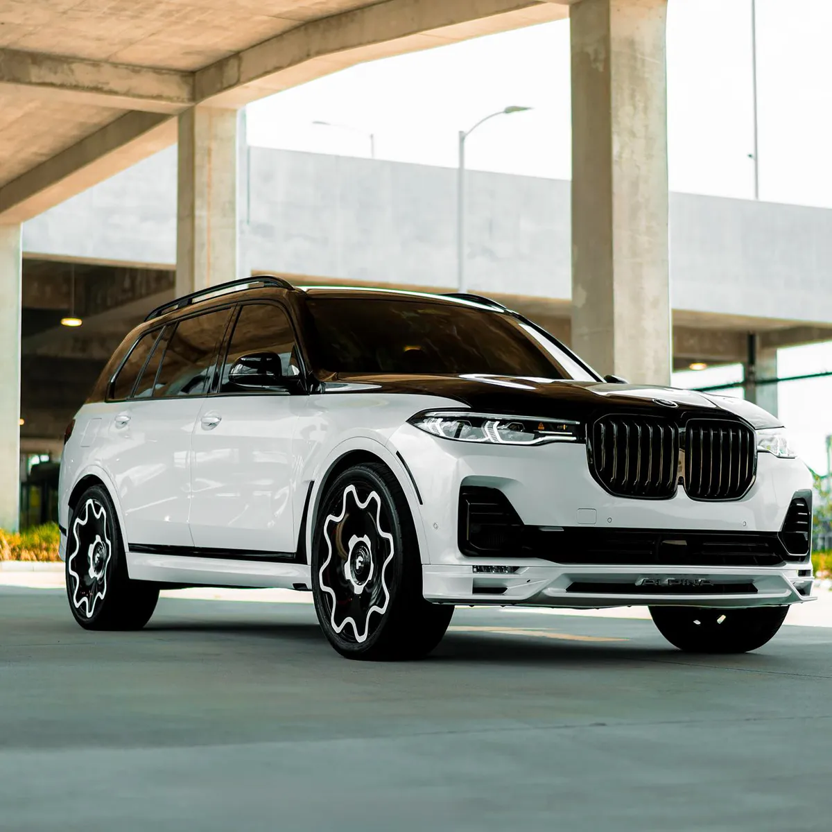 BMW X7 on Forgiato Fiore-M wheels