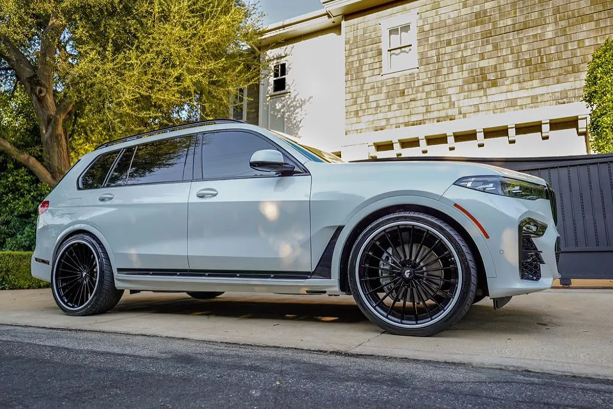 BMW X7 on Forgiato Tec 3.1 wheels