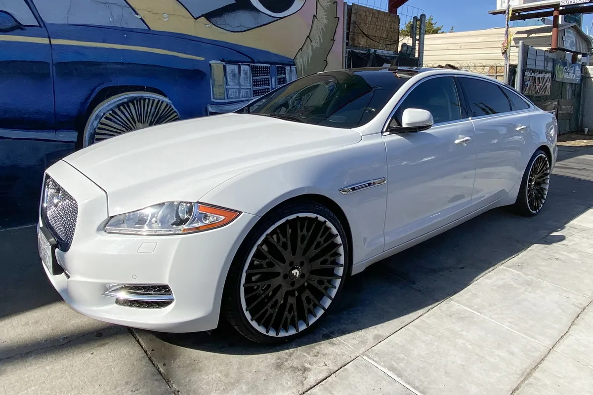 Jaguar Xj on Forgiato Cravatta-ECL wheels