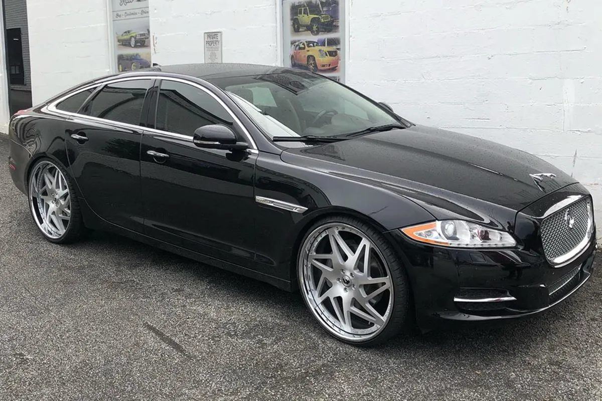 Jaguar Xj on Forgiato Finestro wheels