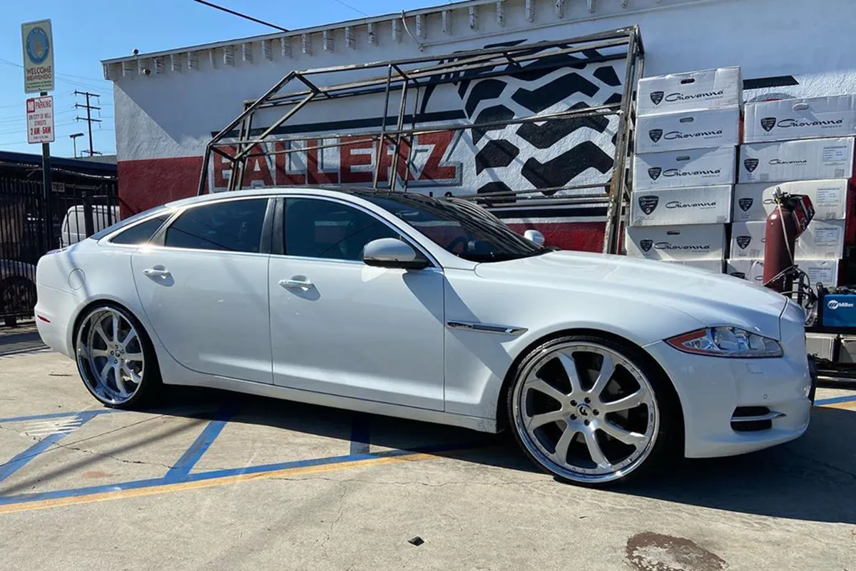 Jaguar Xj on Forgiato Fondare wheels