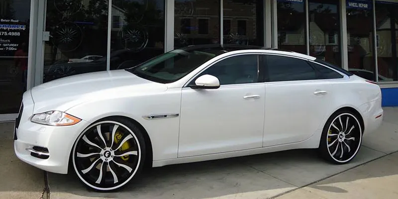 Jaguar Xj on Forgiato Inferno wheels