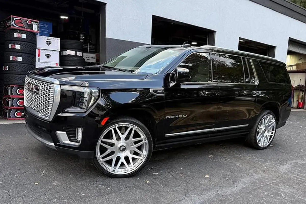 GMC Yukon on Forgiato Kato Ecl wheels